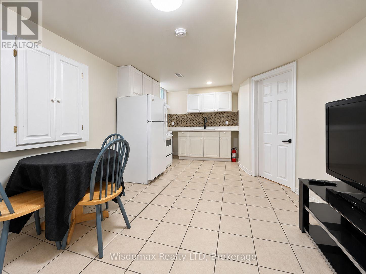 46 YOUNG CRESCENT - 28