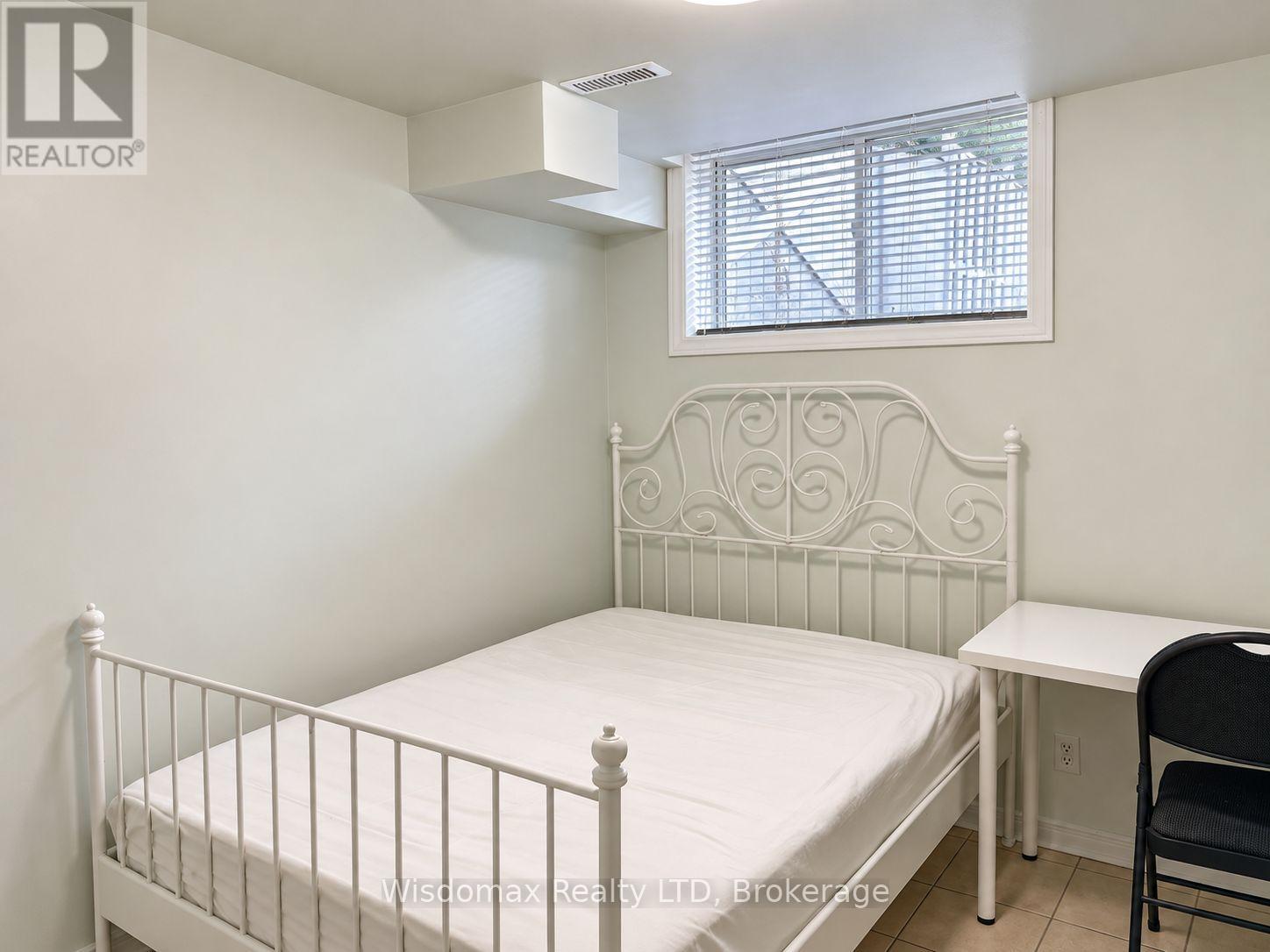 46 YOUNG CRESCENT - 32