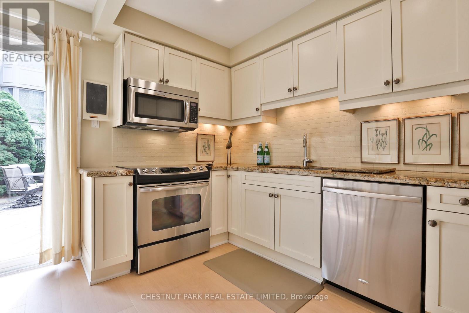 #TH 5 95 SUMMERHILL AVENUE - 12