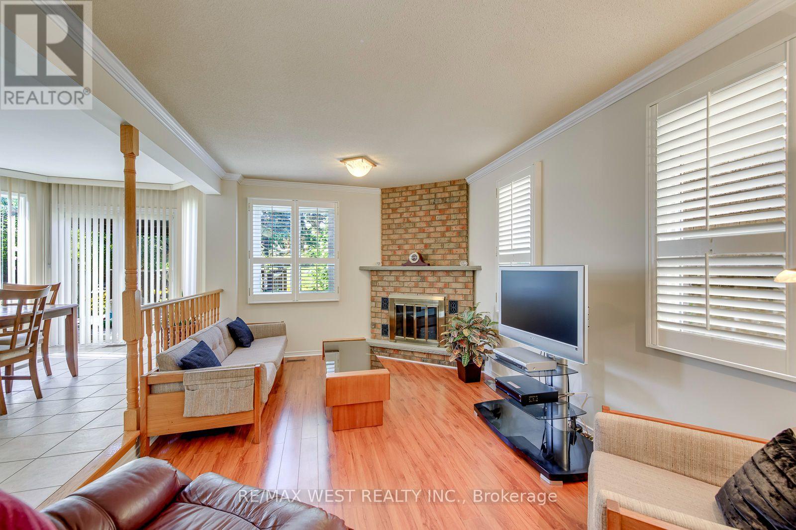 413 CAMDEN CIRCLE - 11
