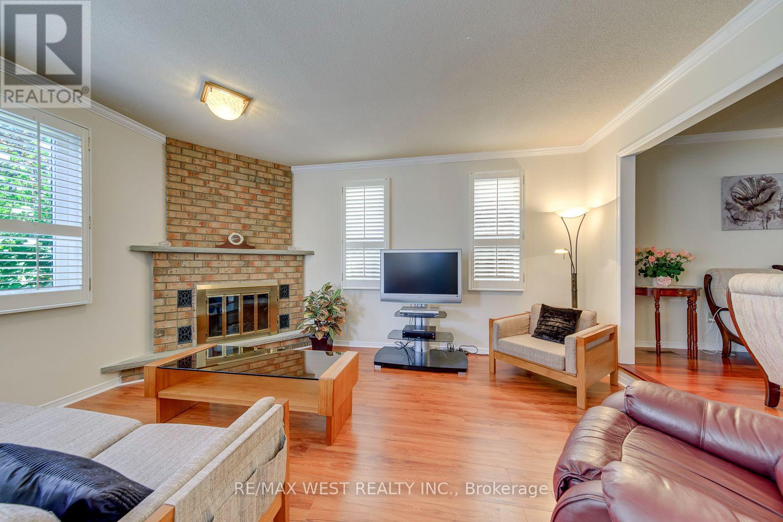 413 CAMDEN CIRCLE - 12