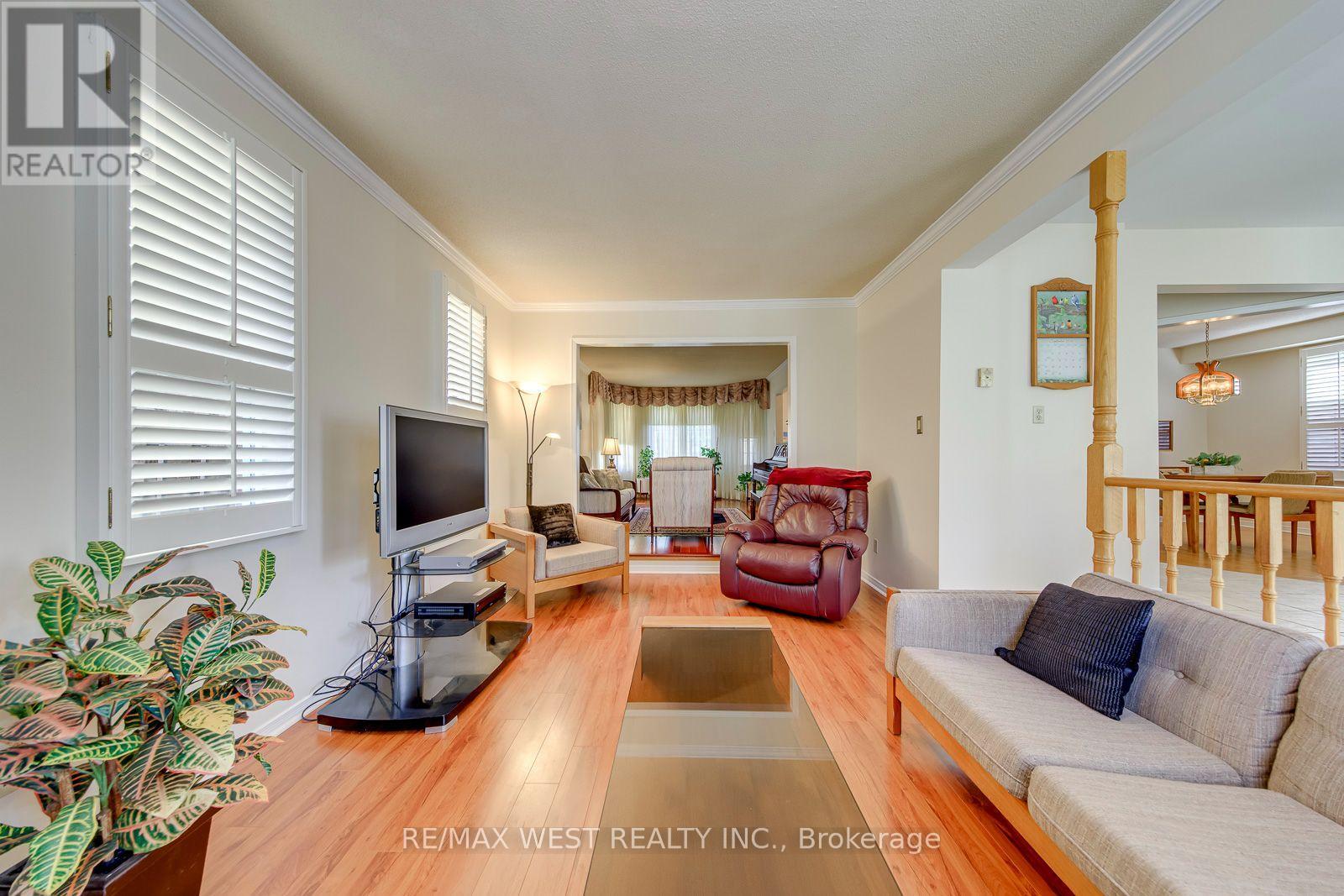 413 CAMDEN CIRCLE - 13