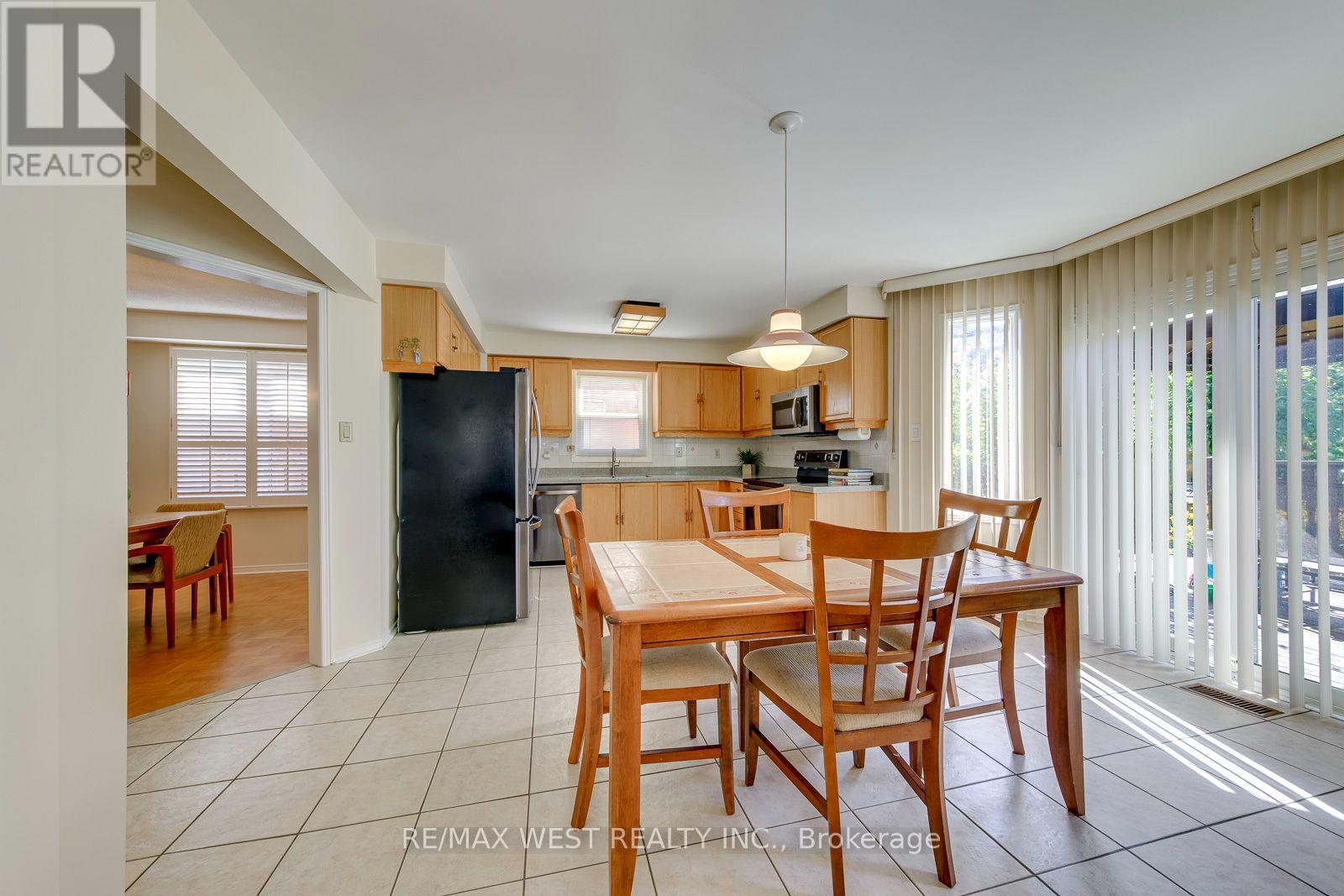 413 CAMDEN CIRCLE - 14