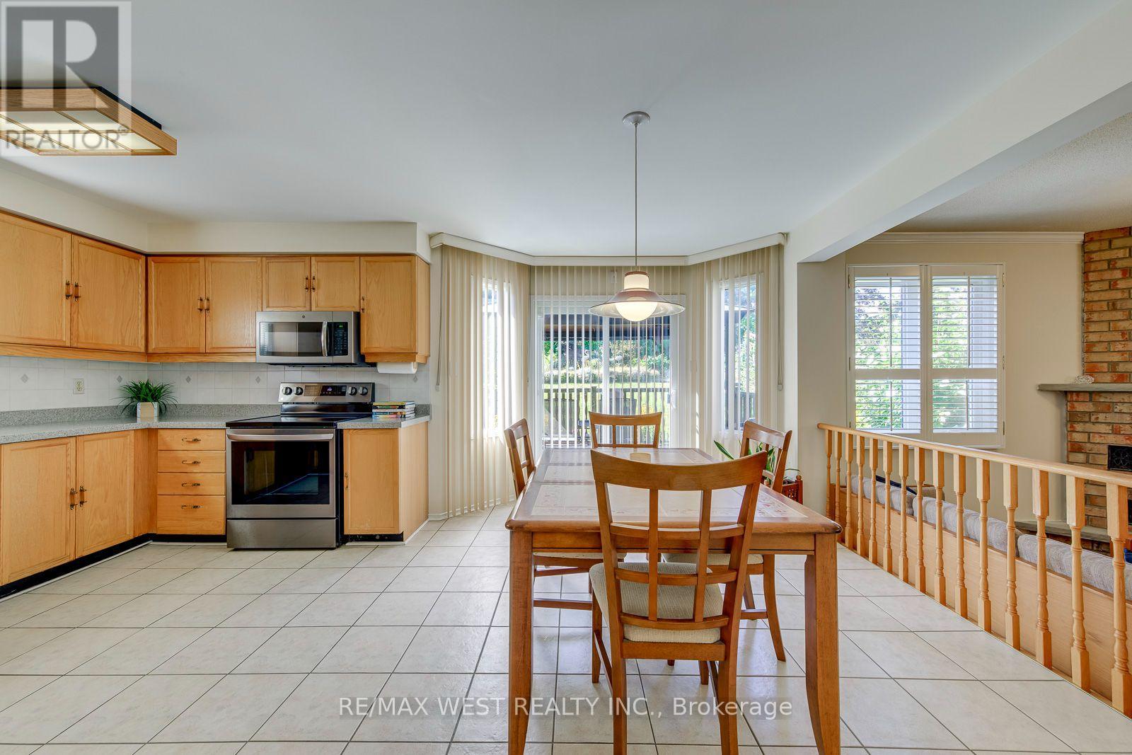 413 CAMDEN CIRCLE - 15