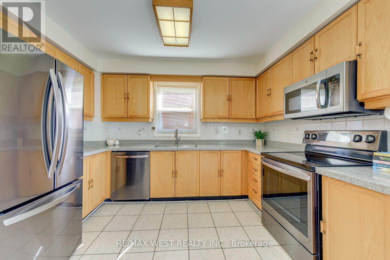 413 CAMDEN CIRCLE - 18