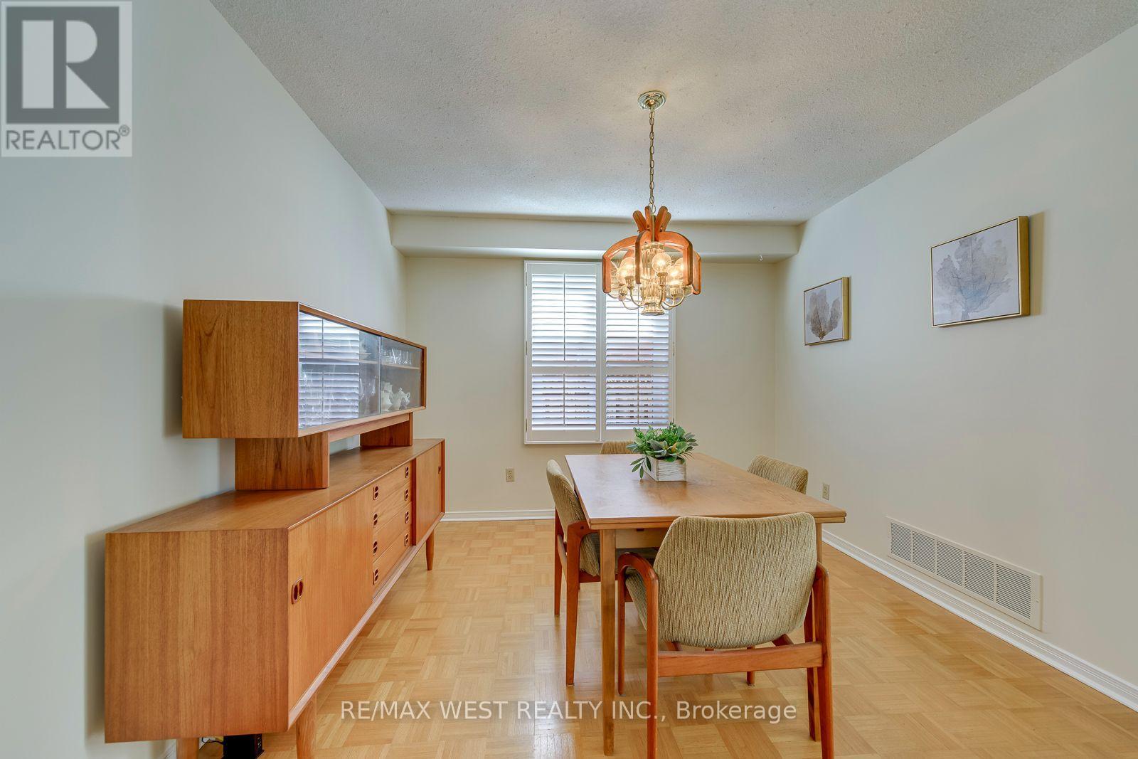 413 CAMDEN CIRCLE - 21