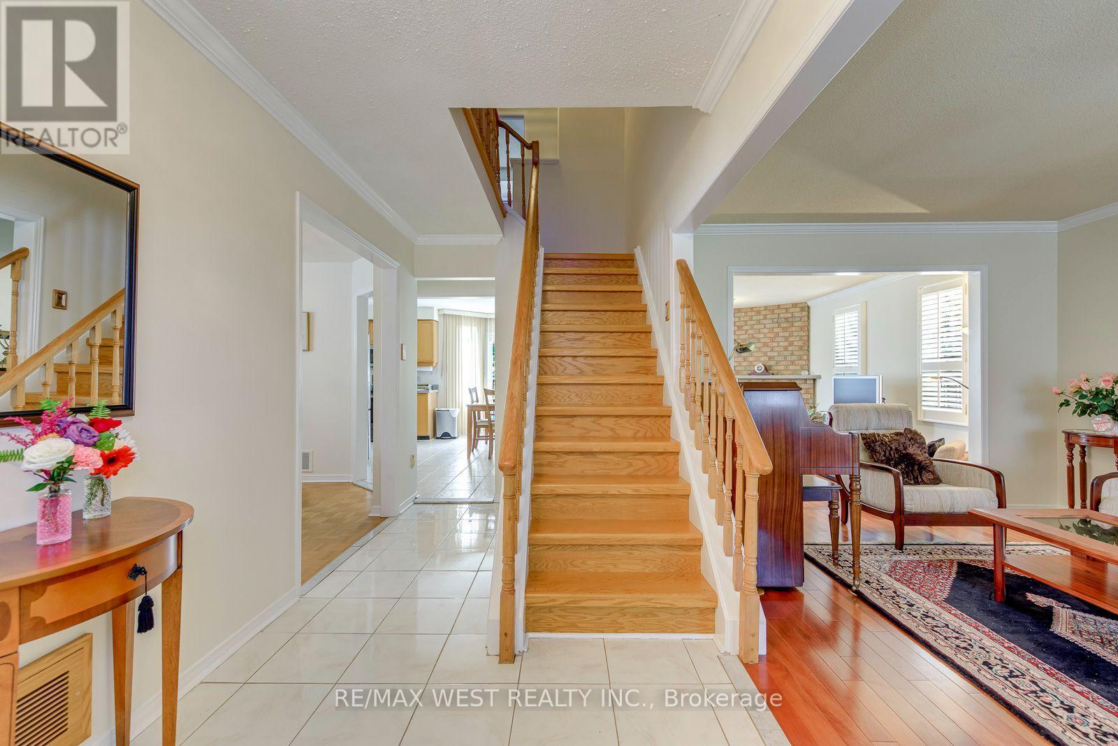 413 CAMDEN CIRCLE - 24