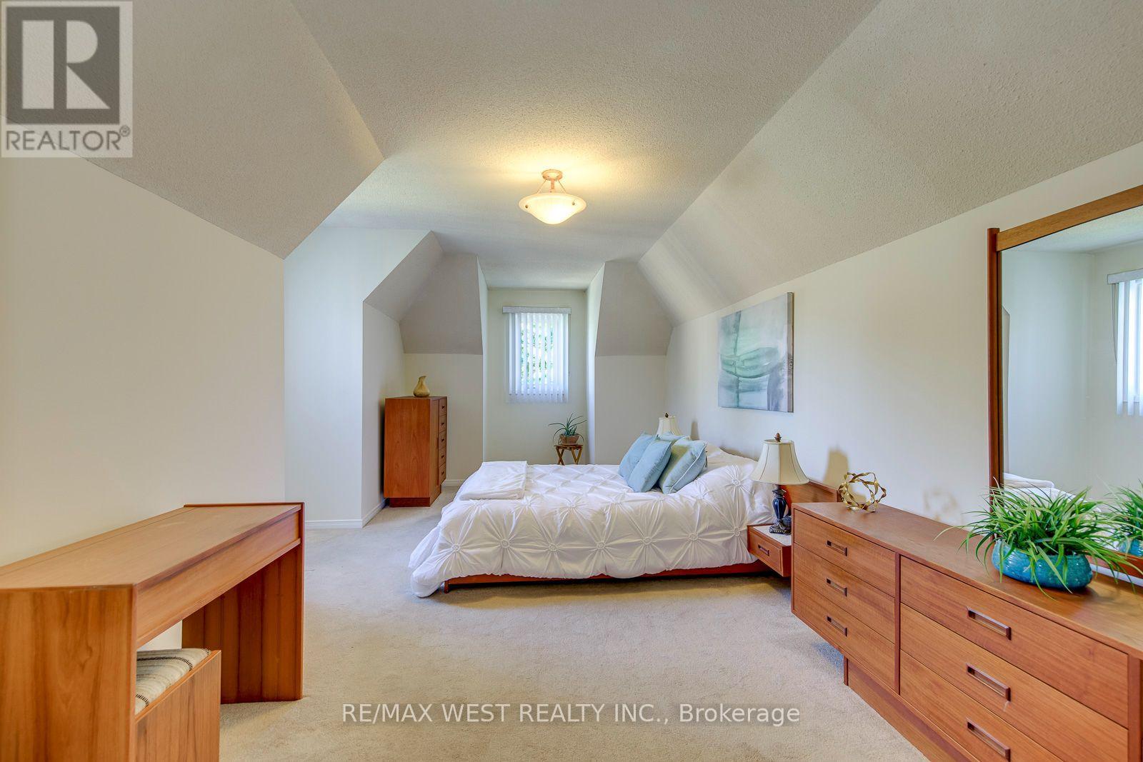 413 CAMDEN CIRCLE - 27