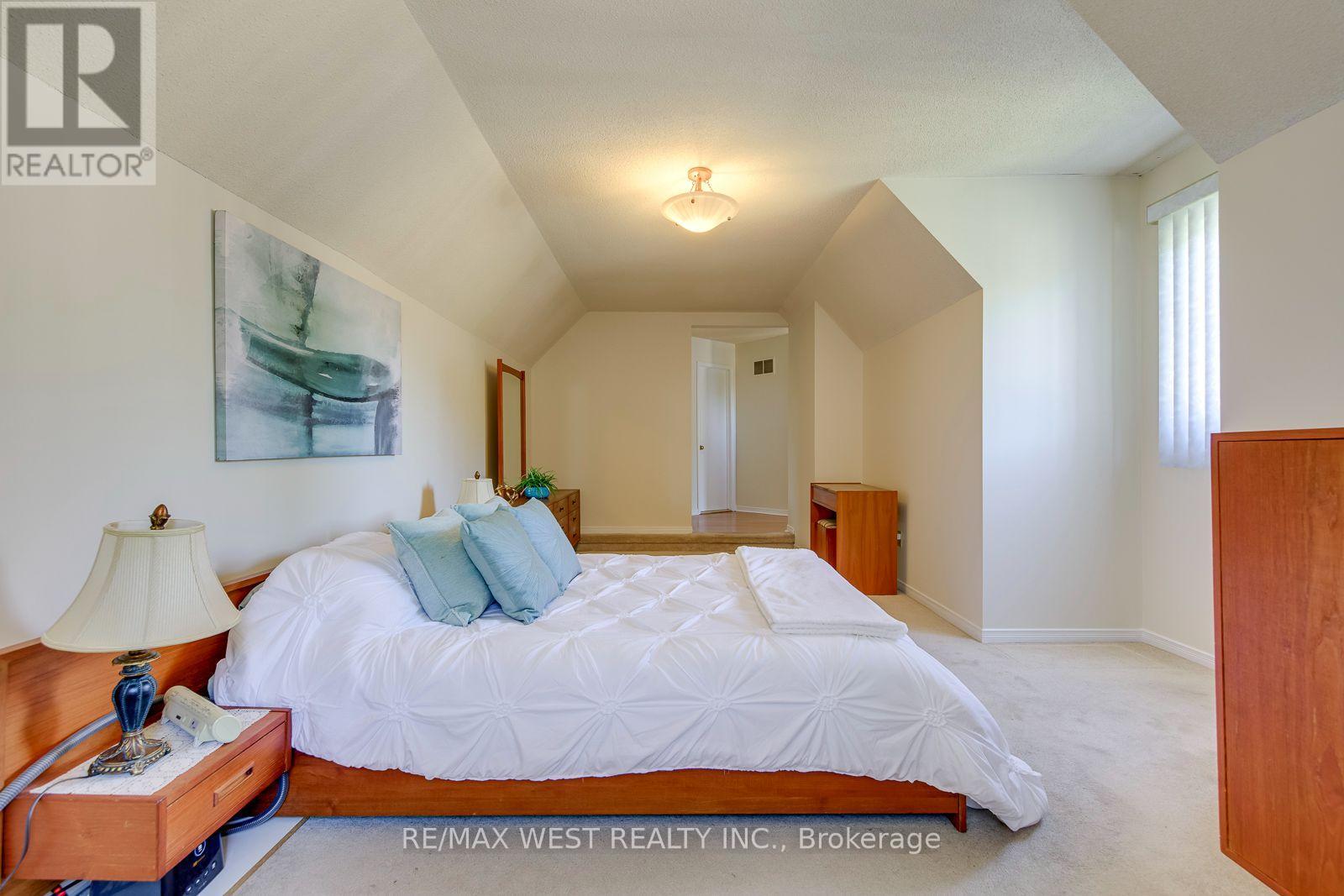413 CAMDEN CIRCLE - 29