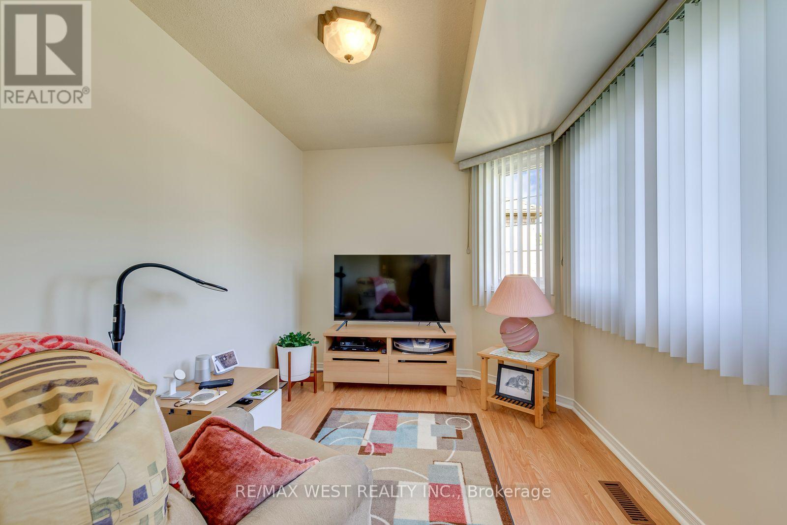 413 CAMDEN CIRCLE - Image 30