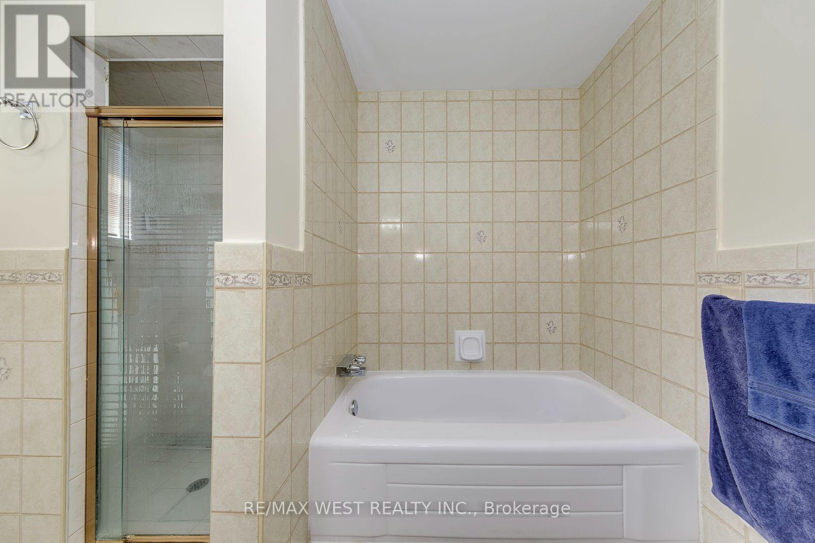 413 CAMDEN CIRCLE - 32