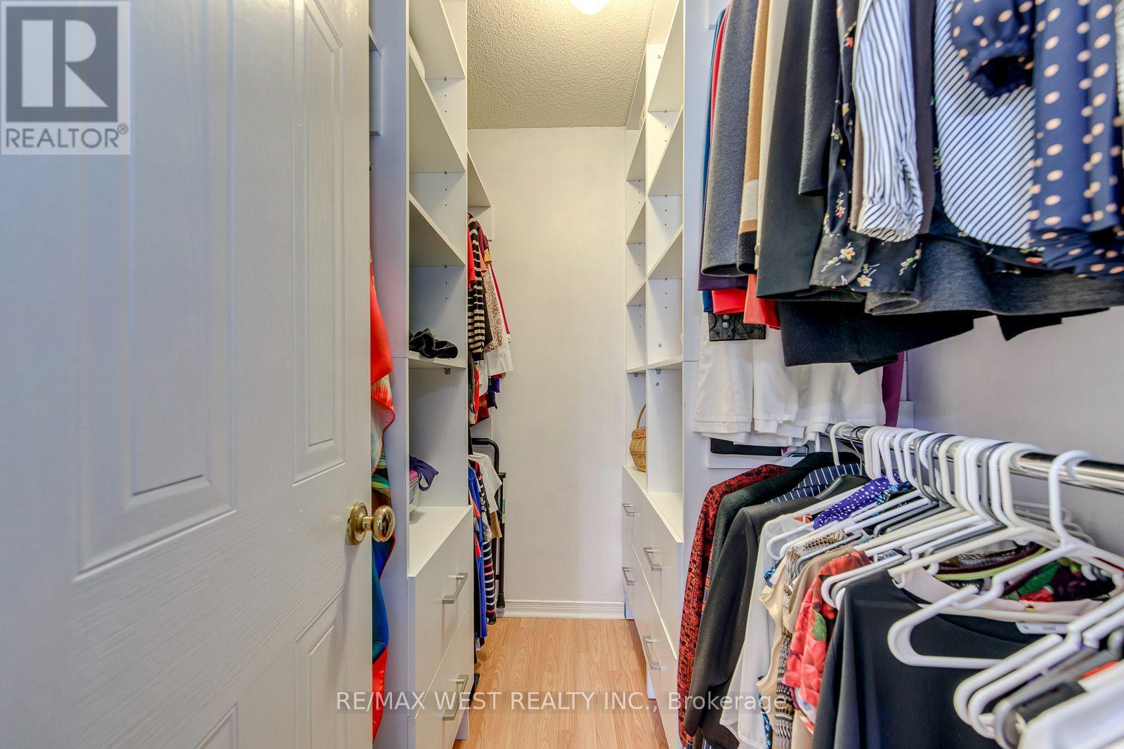 413 CAMDEN CIRCLE - Image 33