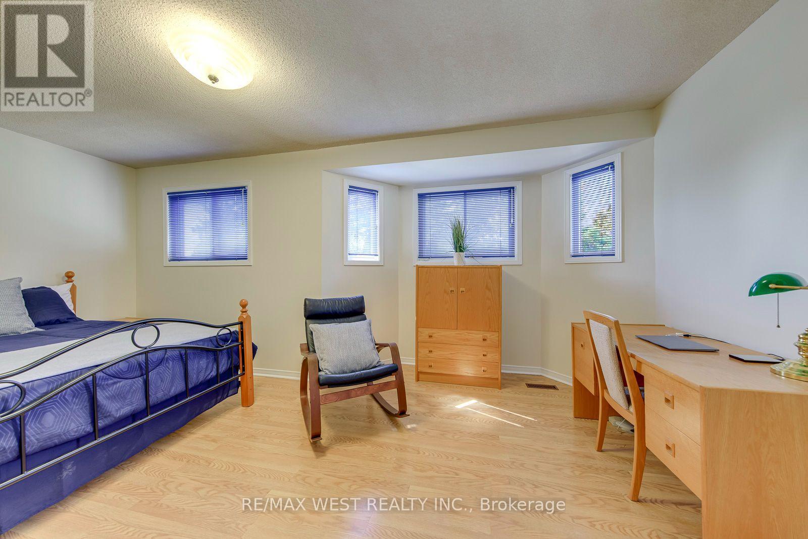 413 CAMDEN CIRCLE - 34