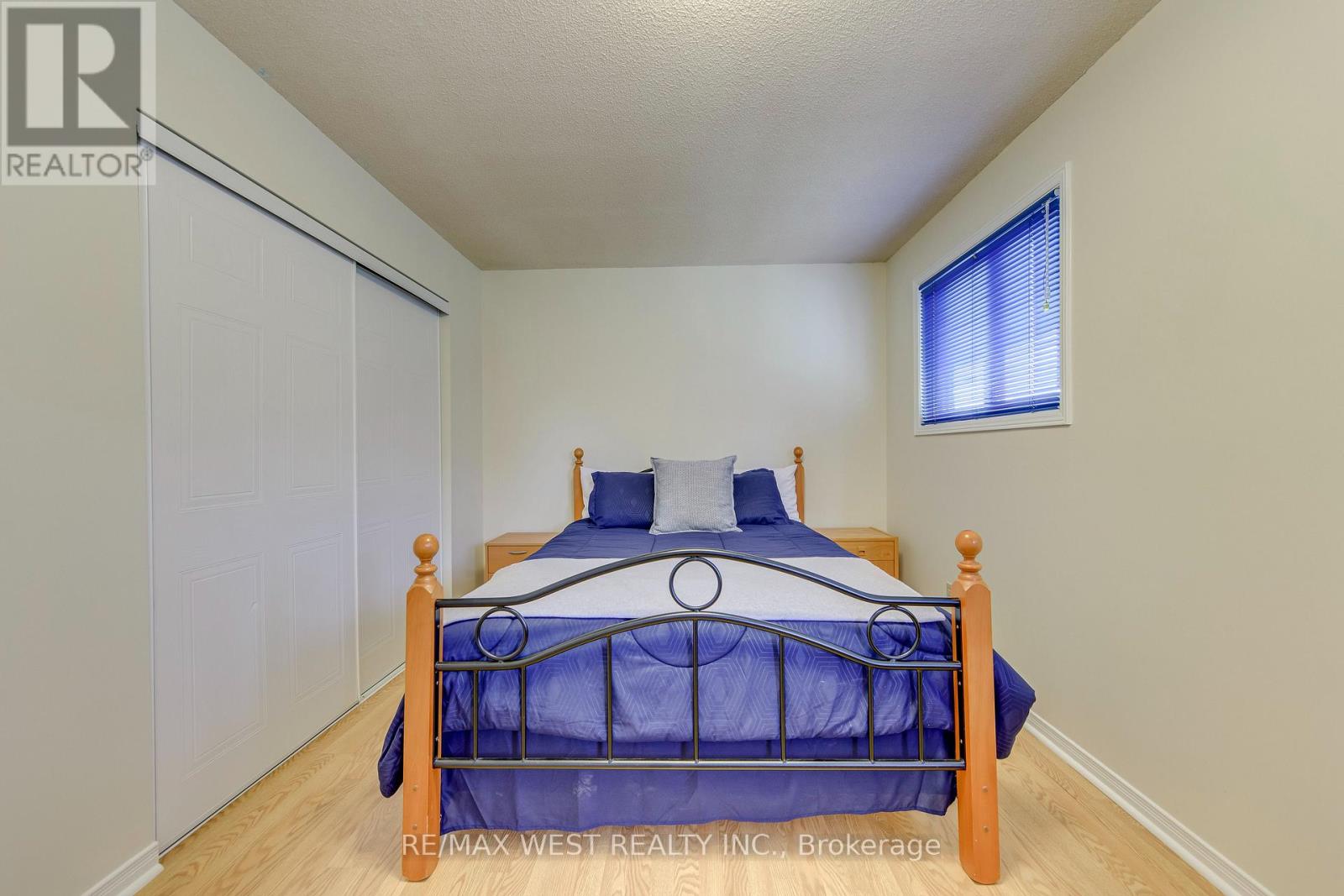 413 CAMDEN CIRCLE - 35