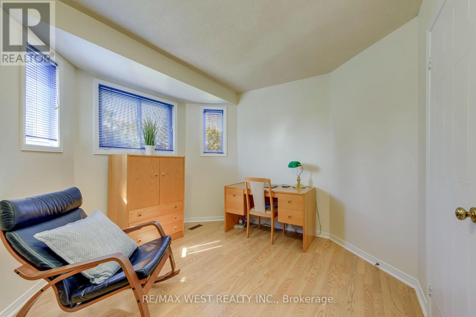 413 CAMDEN CIRCLE - 36