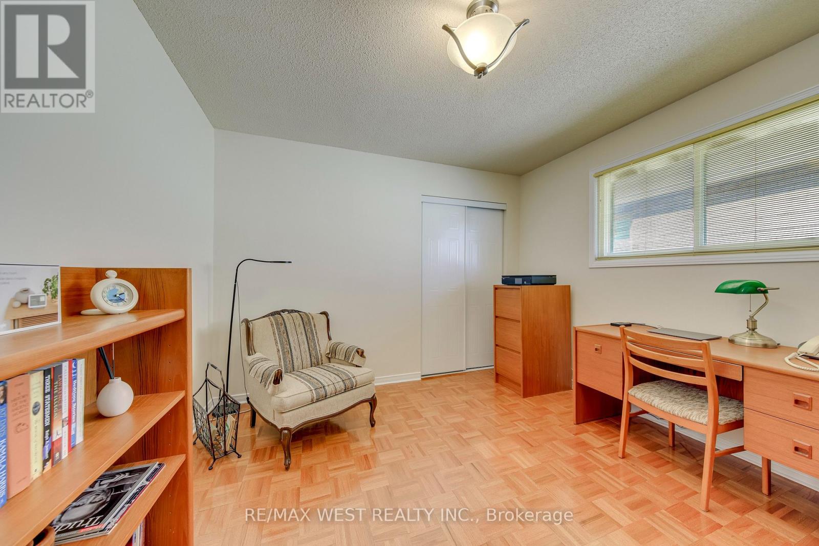 413 CAMDEN CIRCLE - 40