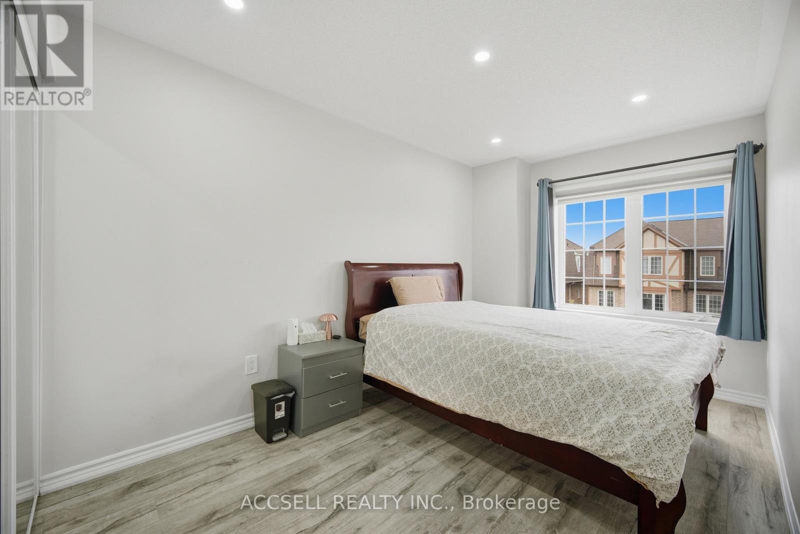 80 BANNISTER CRESCENT - Image 31