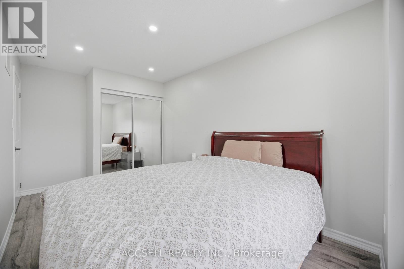 80 BANNISTER CRESCENT - Image 32