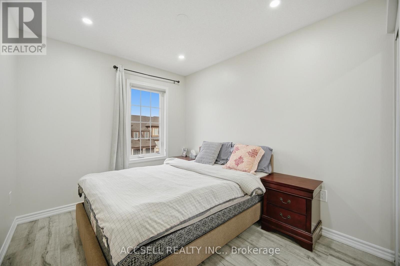 80 BANNISTER CRESCENT - Image 33