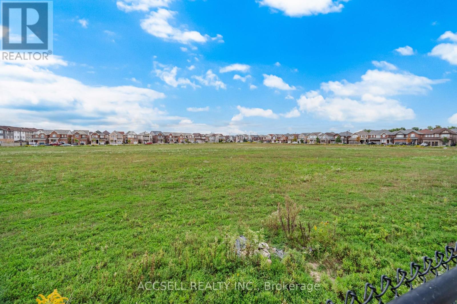 80 BANNISTER CRESCENT - 45