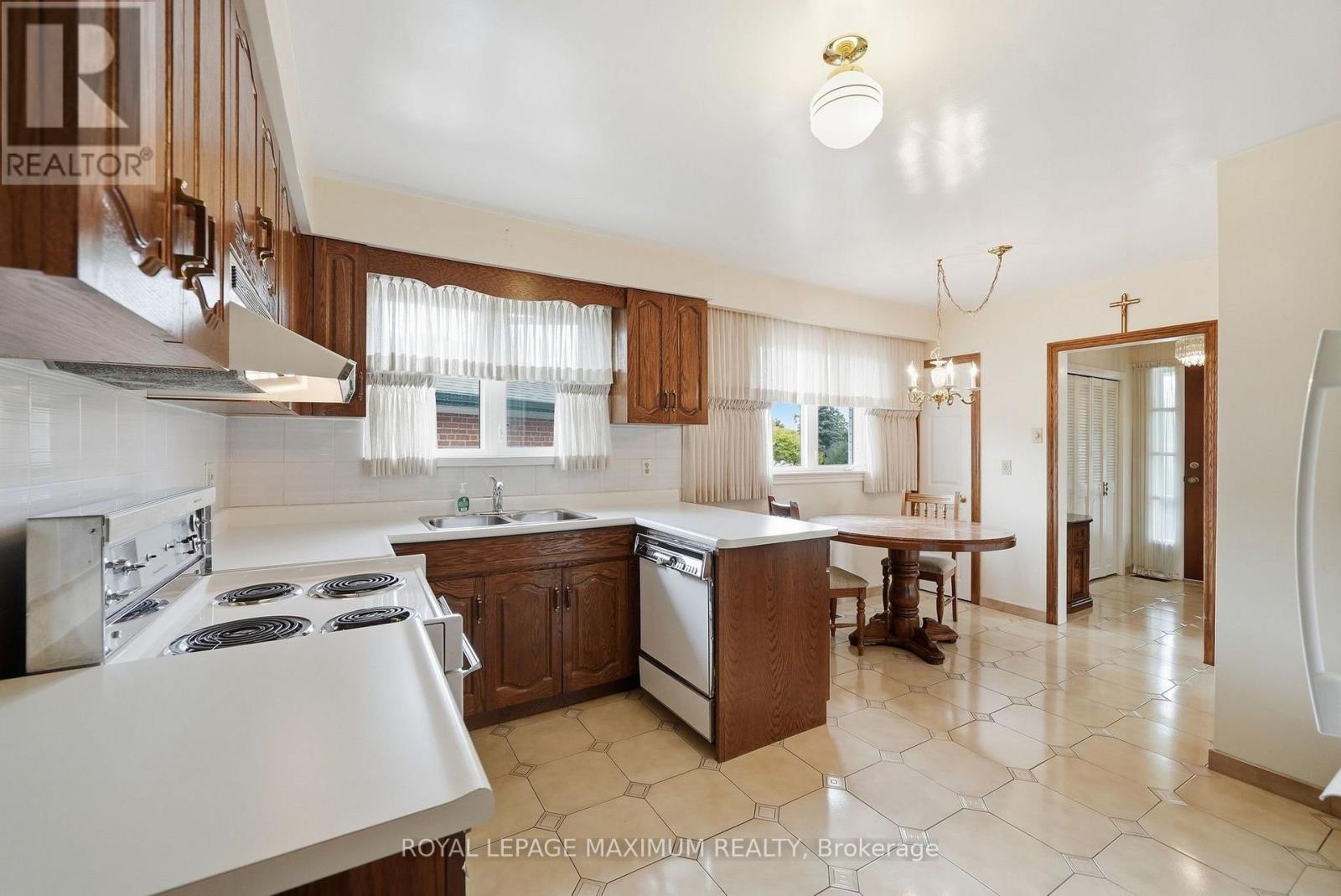35 NORFIELD CRESCENT - 10