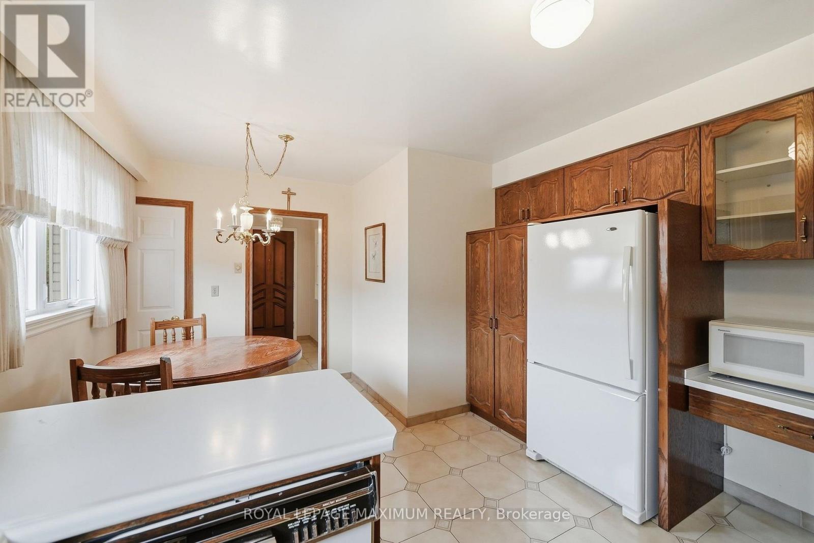 35 NORFIELD CRESCENT - 11