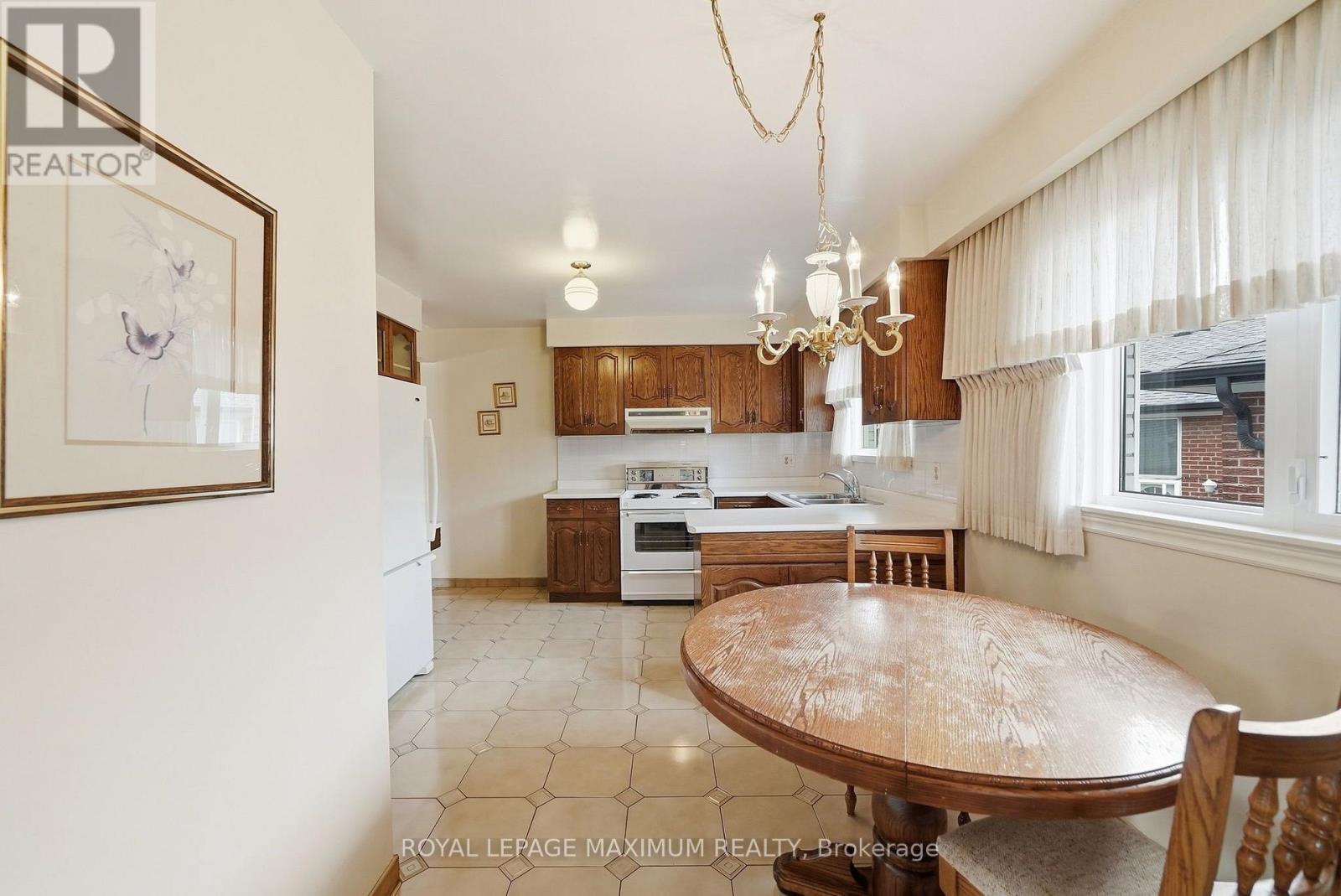 35 NORFIELD CRESCENT - 12