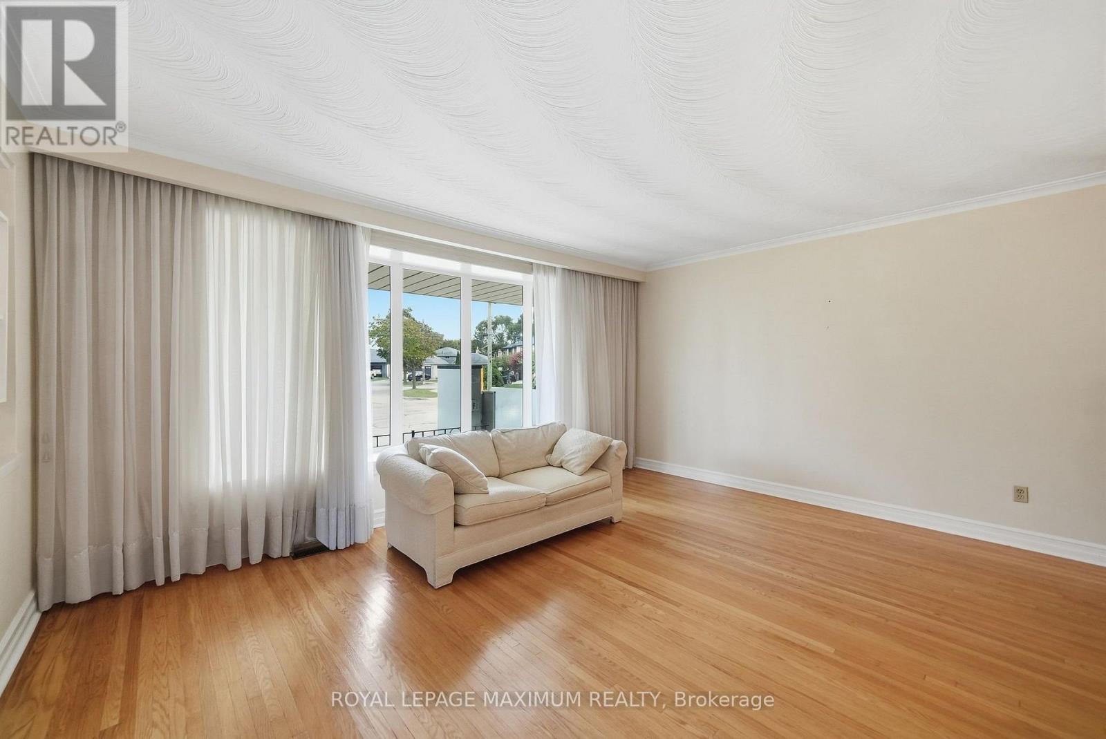 35 NORFIELD CRESCENT - 13