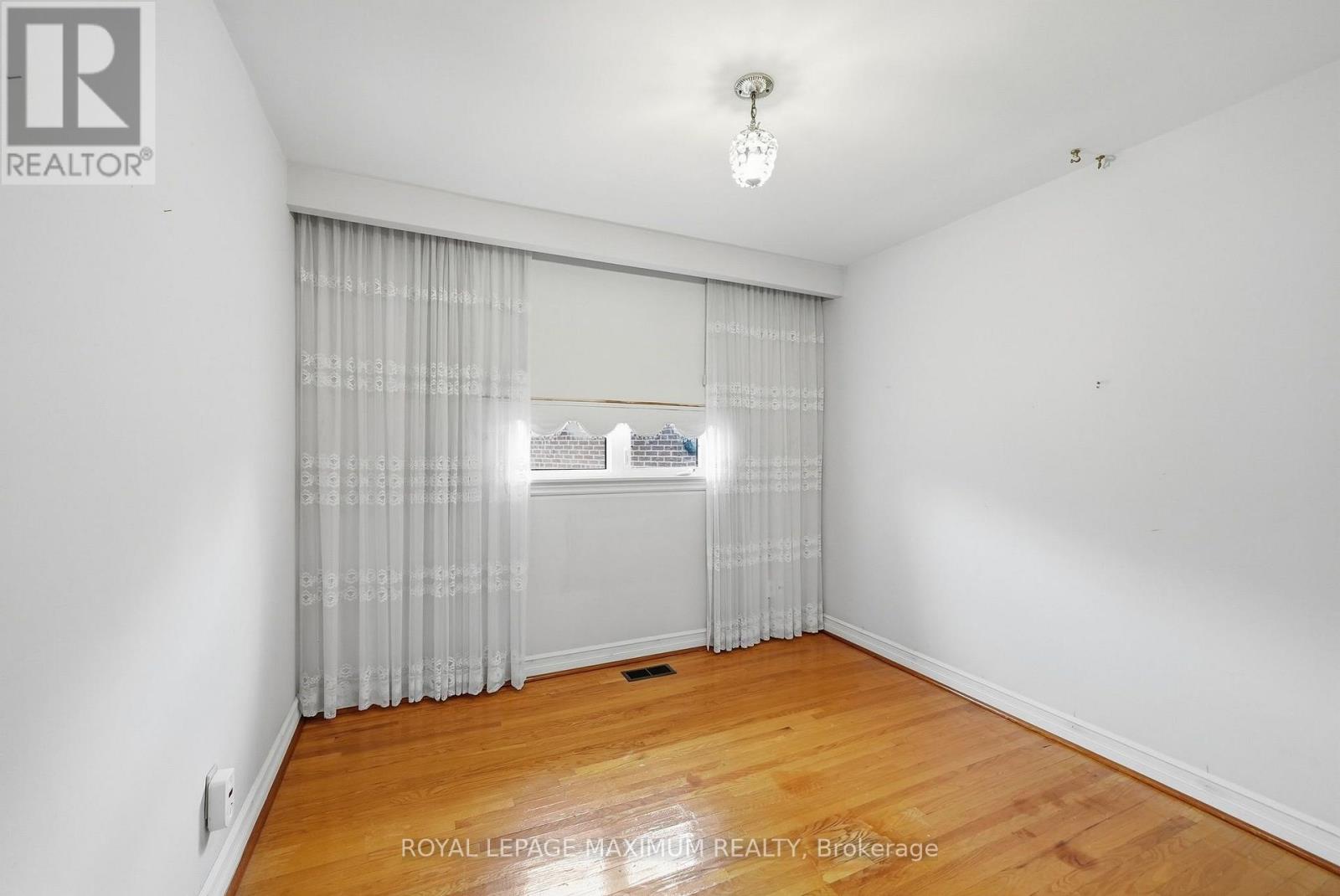 35 NORFIELD CRESCENT - 22