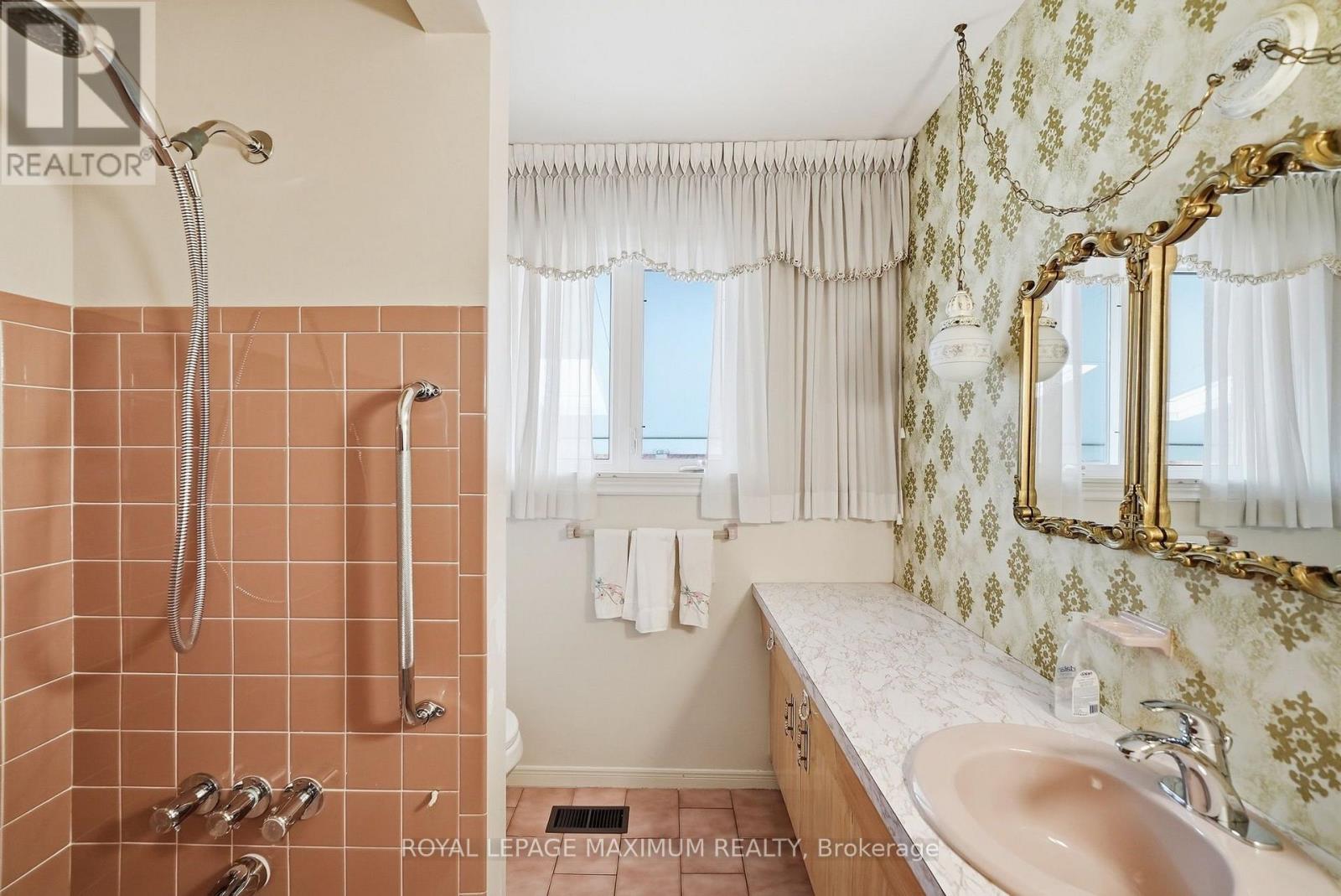 35 NORFIELD CRESCENT - 27