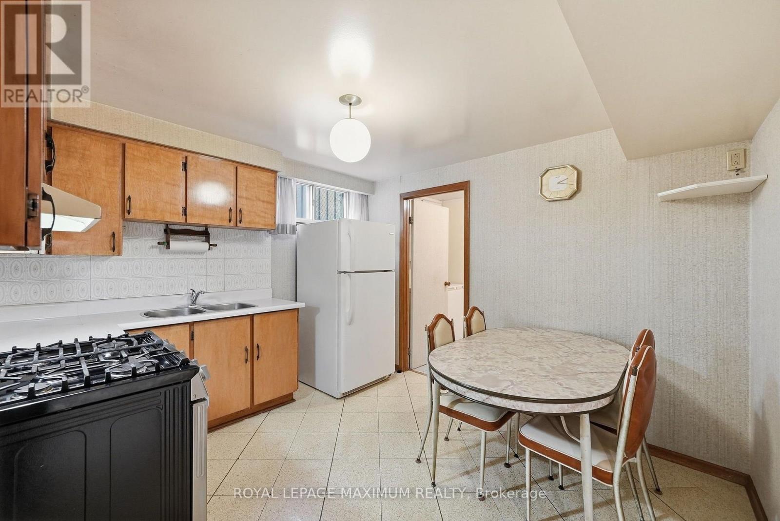 35 NORFIELD CRESCENT - 29