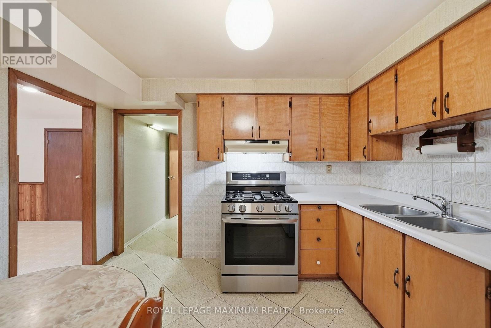 35 NORFIELD CRESCENT - 30