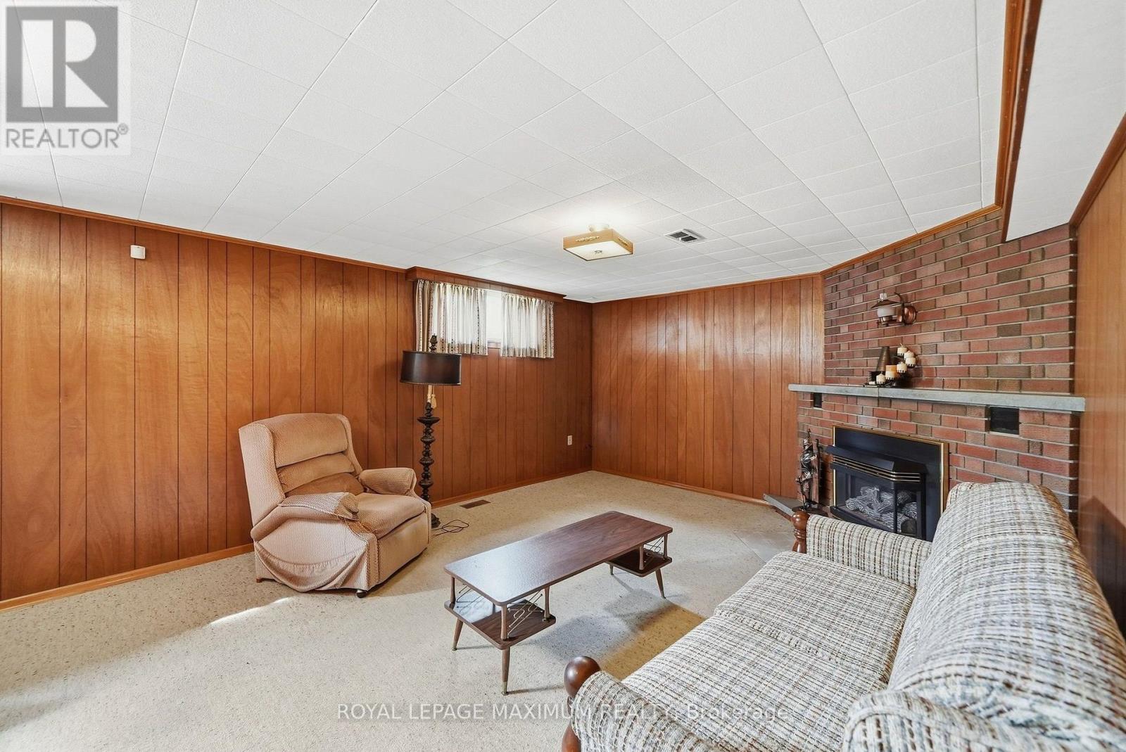35 NORFIELD CRESCENT - 32