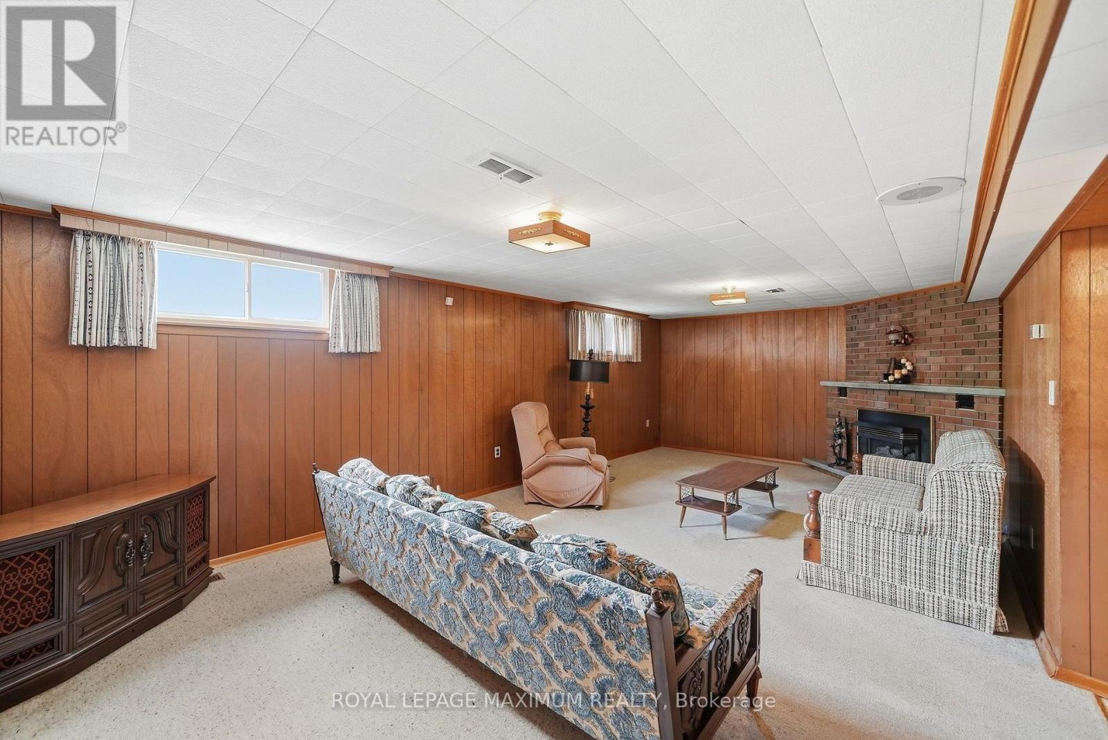 35 NORFIELD CRESCENT - 33
