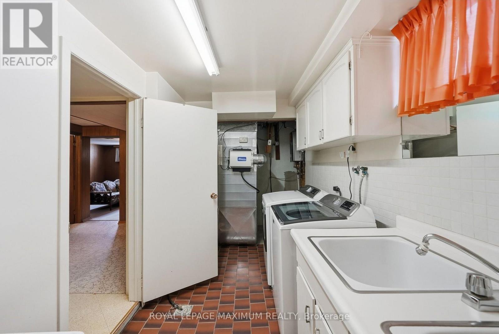 35 NORFIELD CRESCENT - 40
