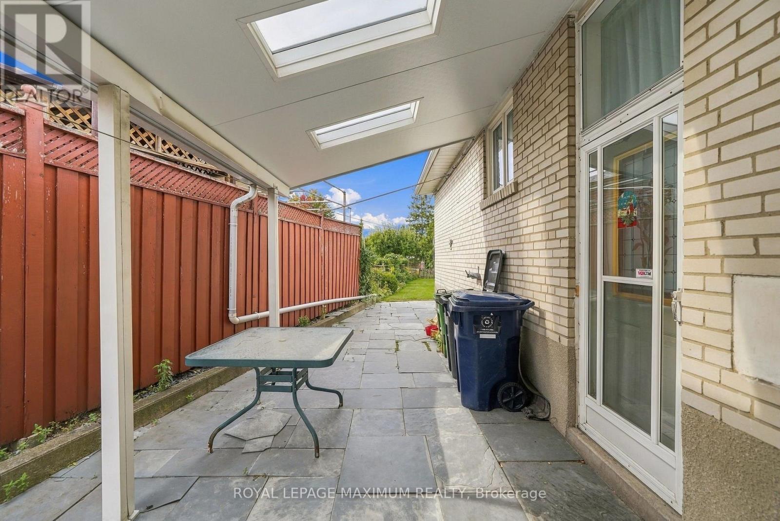 35 NORFIELD CRESCENT - 49