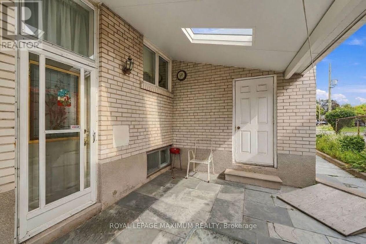 35 NORFIELD CRESCENT - 50