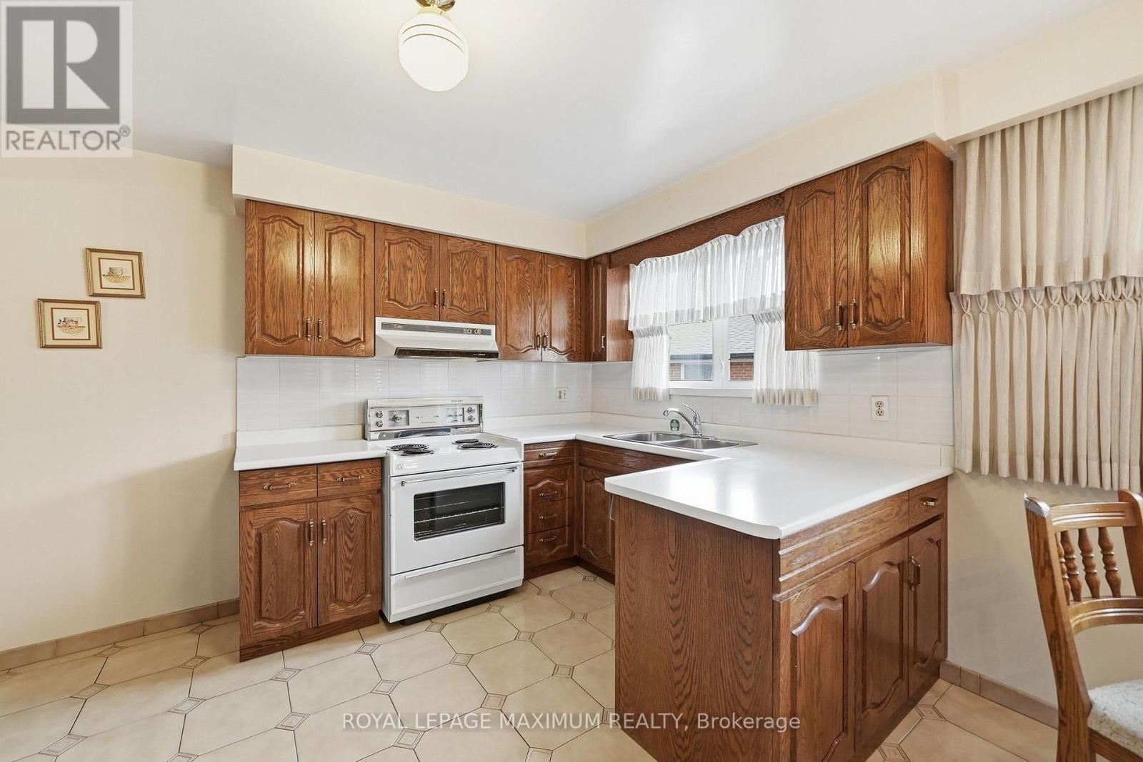 35 NORFIELD CRESCENT - 8