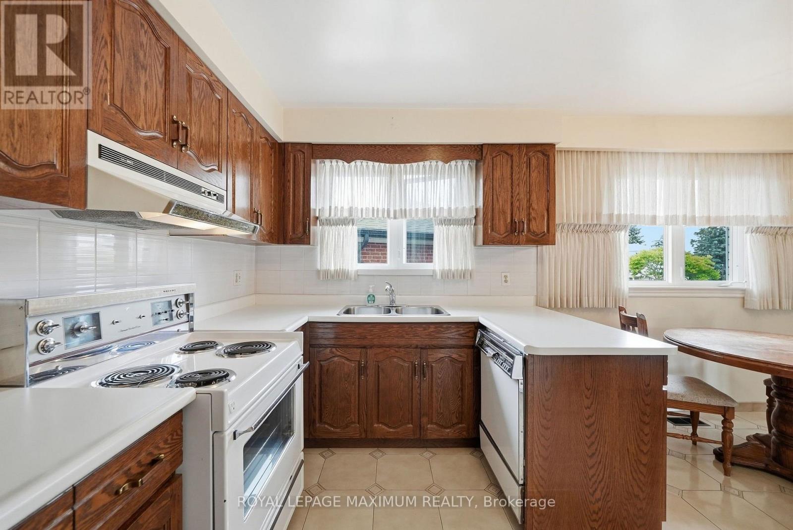 35 NORFIELD CRESCENT - 9