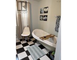 240 Winburn Avenue, Bridgewater, NS B4V9A4 Photo 37