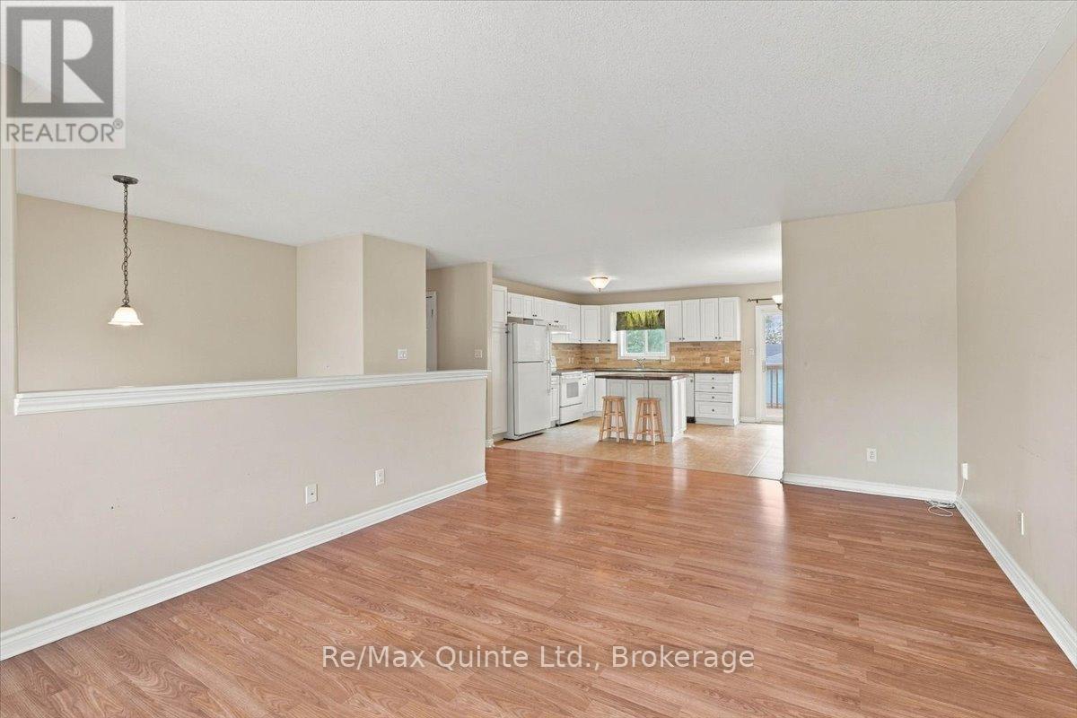 6 CHISHOLM SQUARE - 12