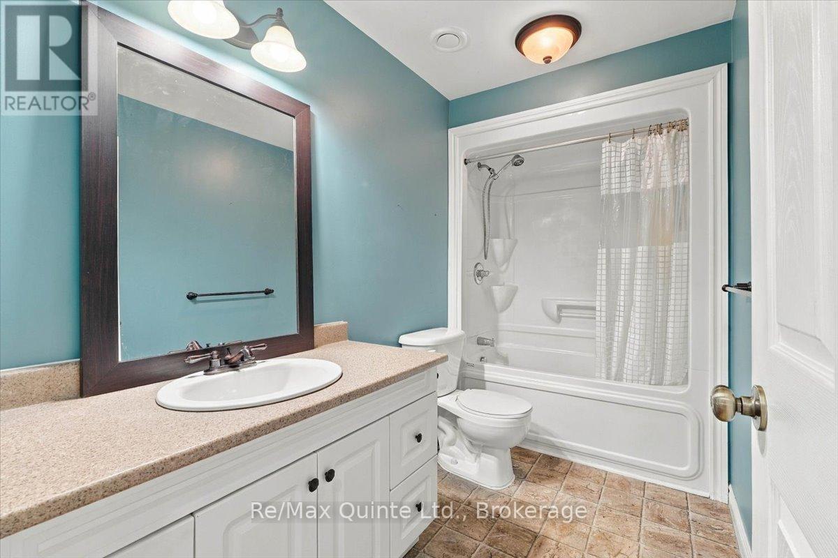 6 CHISHOLM SQUARE - 21