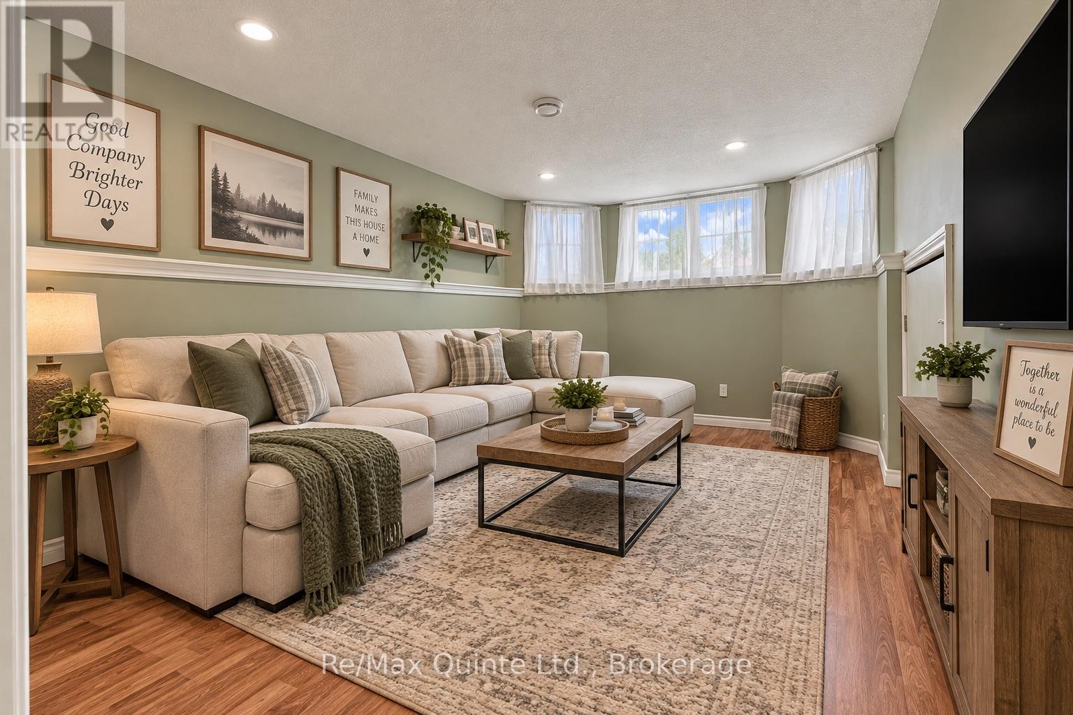 6 CHISHOLM SQUARE - 29