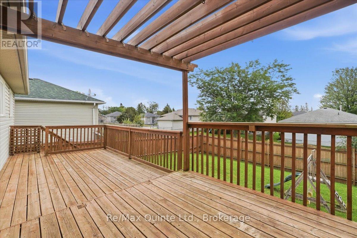 6 CHISHOLM SQUARE - 30