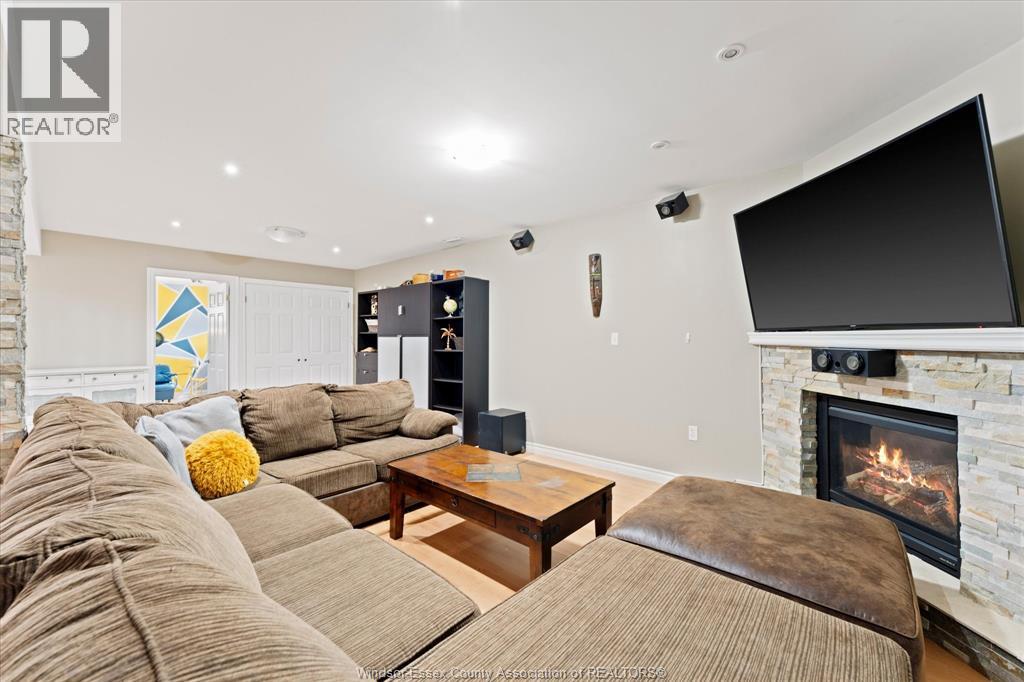 98 HAZEL CRESCENT - 21