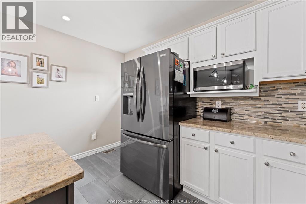 98 HAZEL CRESCENT - 12