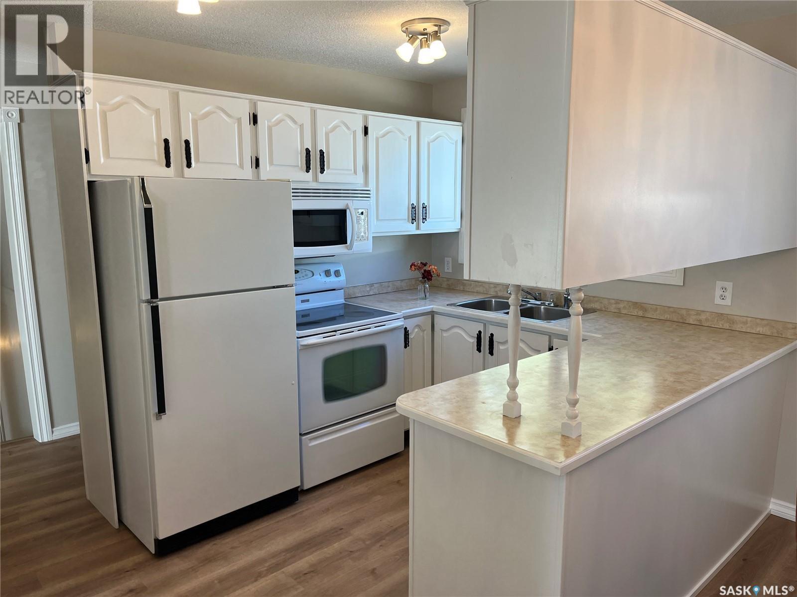 EAST 1928 DEWDNEY AVENUE E, Regina — photo 12