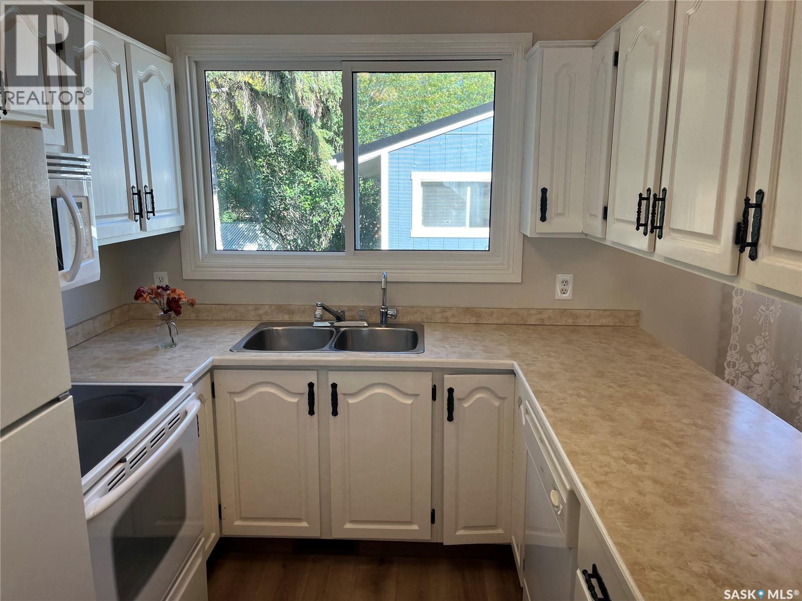 EAST 1928 DEWDNEY AVENUE E, Regina — photo 13