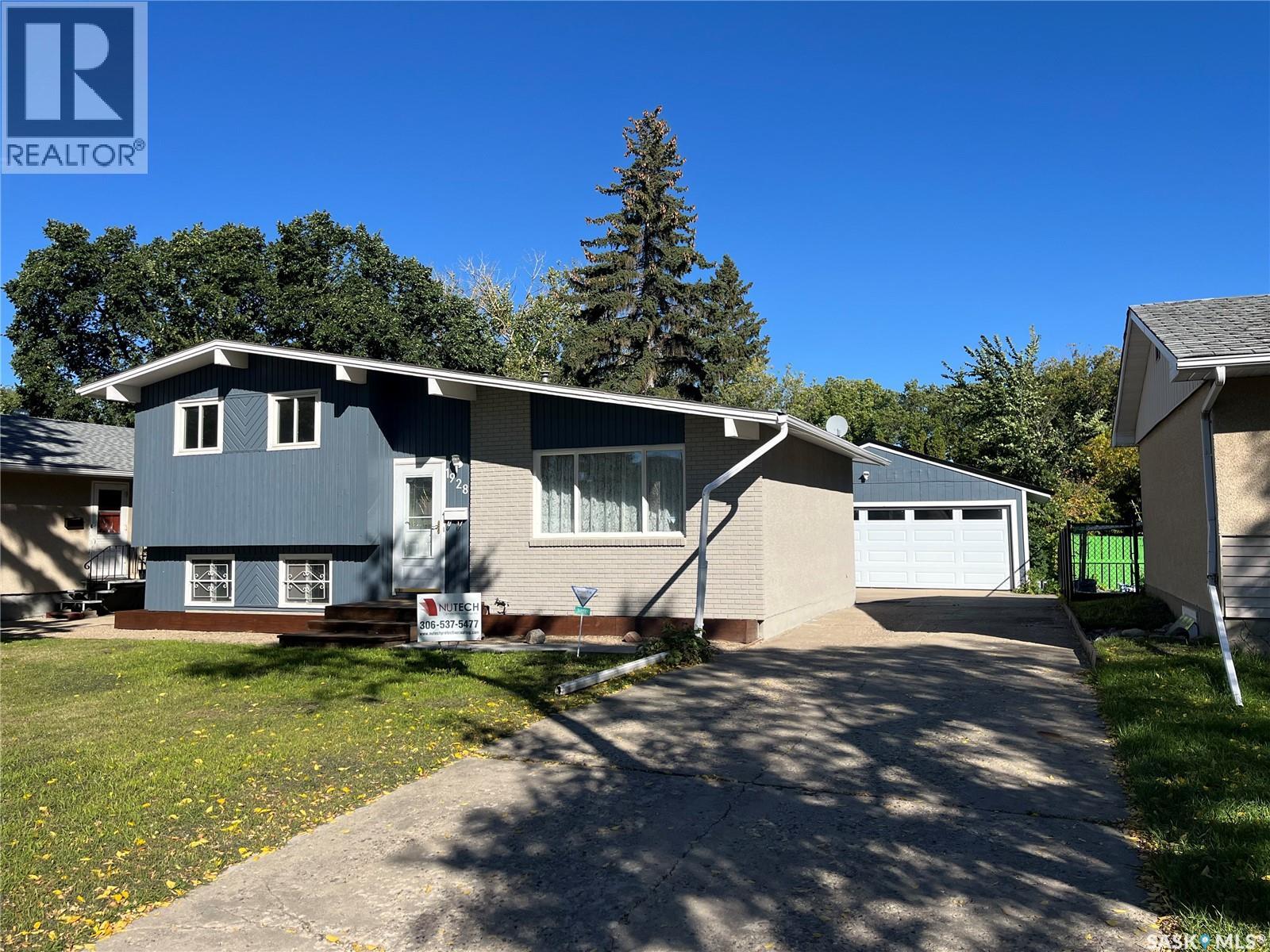 EAST 1928 DEWDNEY AVENUE E, Regina — photo 2