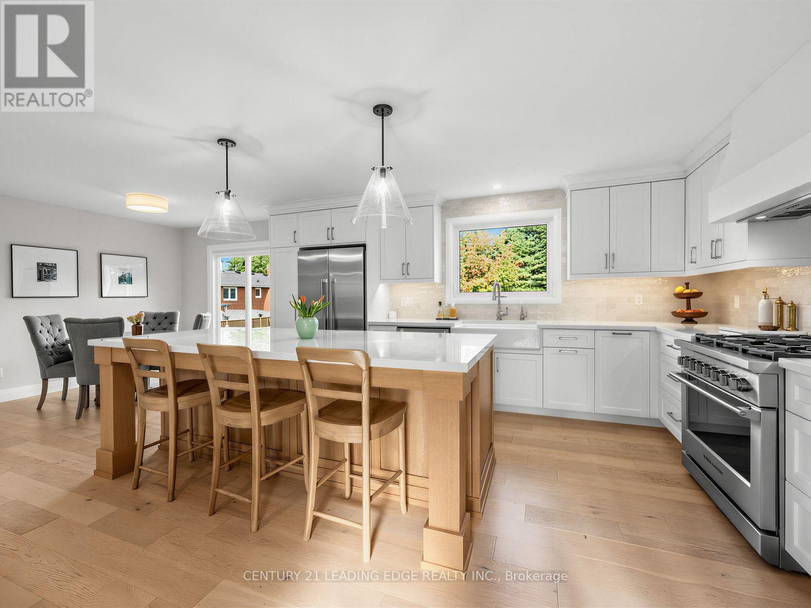 47 CENTENNIAL AVENUE, East Gwillimbury (Holland Landing)